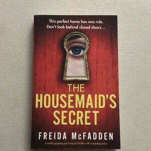 🛍3/$10🛍EUC The Housemaid's Secret Book